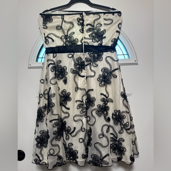 Formal dress - Picture 2 of 3